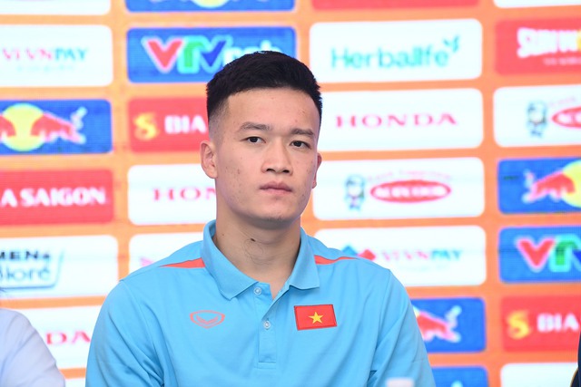 HLV Troussier nhận thêm tin xấu, QBV Việt Nam gặp chấn thương sát ngày chốt danh sách dự Asian Cup- Ảnh 1.
