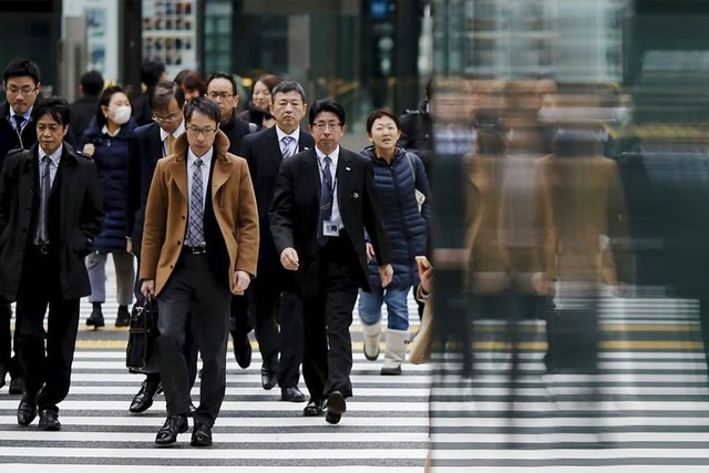 Nhật Bản có nguy cơ cao bị nền kinh tế lớn nhất châu Âu soán ngôi thứ ba thế giới- Ảnh 1.