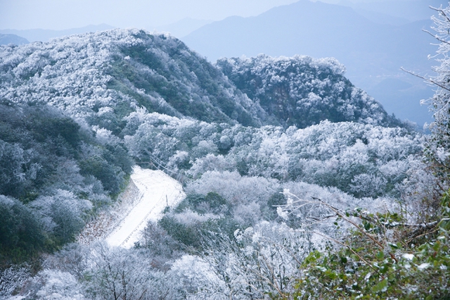 Top 7 điểm cao nhất Việt Nam dễ có băng tuyết mỗi khi rét đậm, rét hại về: Mẫu Sơn xếp thứ 6- Ảnh 3.
