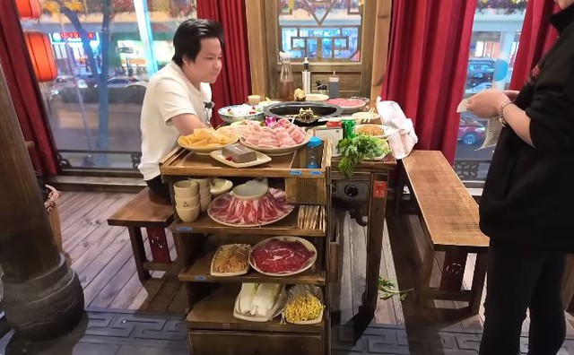 Khoa Pug khoe đi thăm thú Tứ Xuyên, ăn lẩu cay nhất thế giới, một chi tiết khiến 100% dân mạng khen ngợi- Ảnh 5.