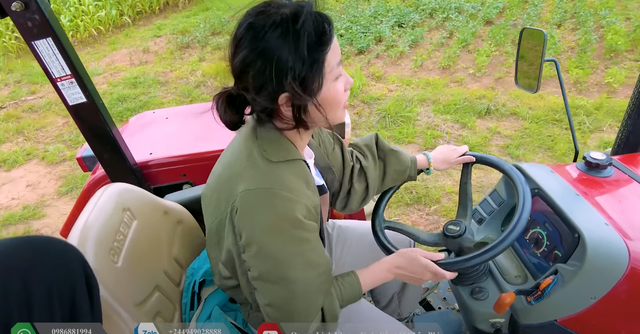 Cô gái Việt lái máy cày lướt băng băng trên nông trại châu Phi, thành quả thu hoạch ngoài dự đoán- Ảnh 3.