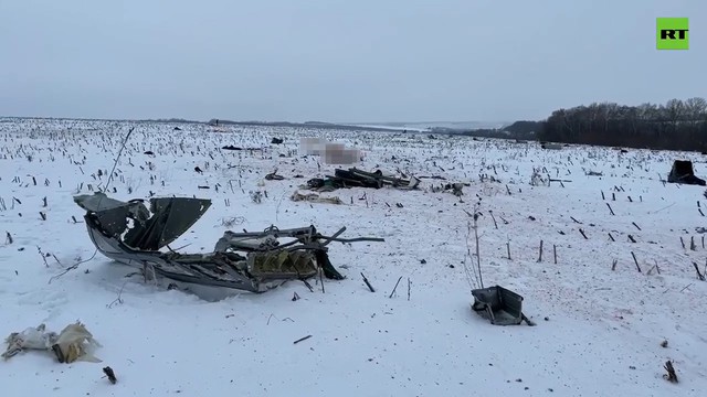 
Vụ IL-76 của Nga rơi: Tổng thống Ukraine họp khẩn nhóm tướng lĩnh hàng đầu, Moscow yêu cầu LHQ ra mặt- Ảnh 1.