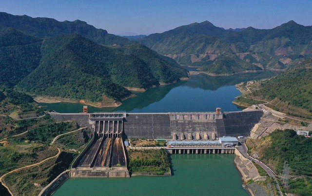 Nhà máy điện giữ 3 kỷ lục "khổng lồ": Vốn lớn nhất, công suất cao nhất, sản lượng nhiều nhất Việt Nam- Ảnh 1.
