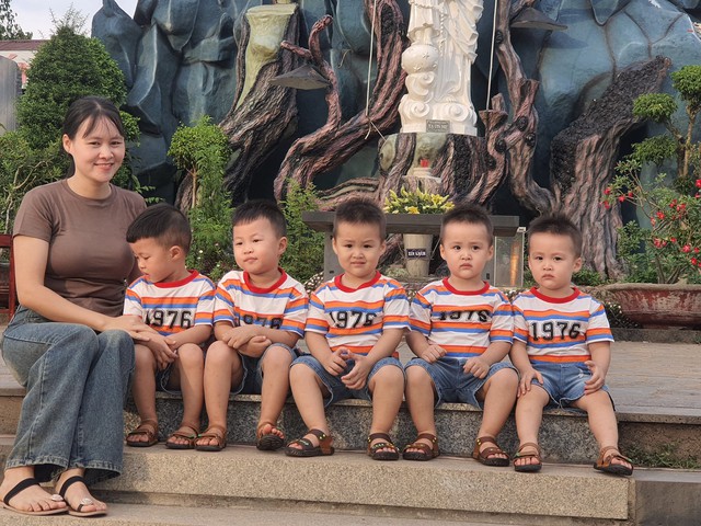 Bà mẹ Đồng Nai sinh liên tiếp 5 con trai trong vòng 13 tháng, lúc biết tin mang bầu “trời đất như quay cuồng