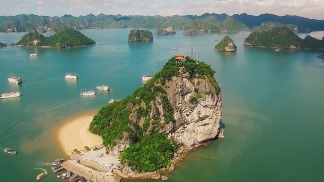 Không phải Nha Trang hay Phú Quốc, bãi biển Việt Nam lọt top đẹp nhất thế giới cách Hà Nội chưa đến 200km- Ảnh 1.
