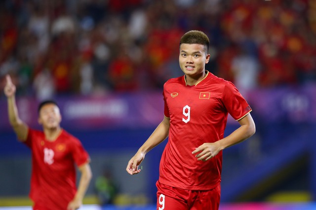 Asian Cup: Đội tuyển Việt Nam lọt nhóm đặc biệt sau quyết định của HLV Troussier- Ảnh 4.