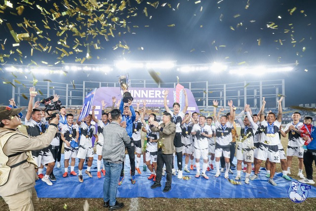 Vô địch ngay trên sân khách, đội bóng Việt Nam được báo Trung Quốc vinh danh- Ảnh 2.