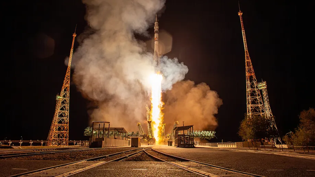 Bức ảnh quyền lực: Tên lửa Nga lọt vào ống kính của "tay bắn tỉa" NASA- Ảnh 3.