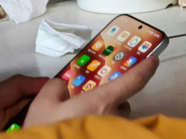 Oppo Find x 8: Thiết kế giống iPhone , màn OLED cong , Siêu chip mạnh hơn S24 Ultra - Ảnh 2.