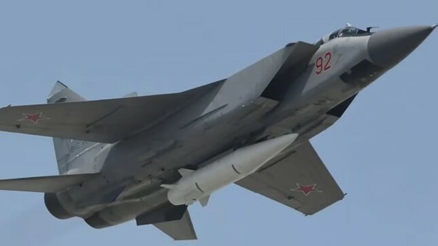 Rộ tin tiêm kích đánh chặn MiG-31K thứ hai của Nga đã đến Belarus - Ảnh 1.