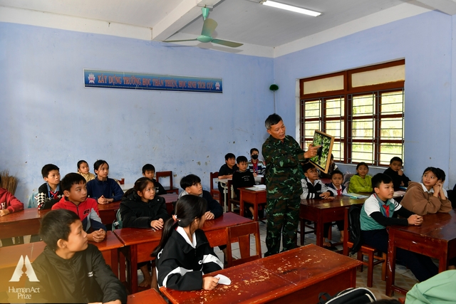 Bất ngờ gặp "người bạn" quý hiếm trên núi, Trung tá biên phòng lập ra "tiểu đội" vang danh vùng di sản - Ảnh 9.