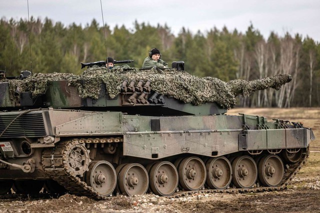 Xe tăng Leopard 2 của Ukraine bị Nga thu giữ và nghiên cứu tại Uralvagonzavod - Ảnh 1.