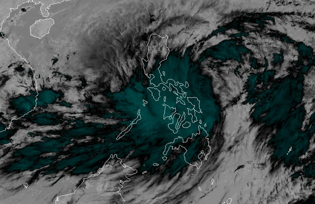 Tin bão Số 6 Trami: Toàn Philippines bị vùng mây bão Trami che lấp: Vào Biển Đông có tăng cấp cuồng phong? - Ảnh 1.