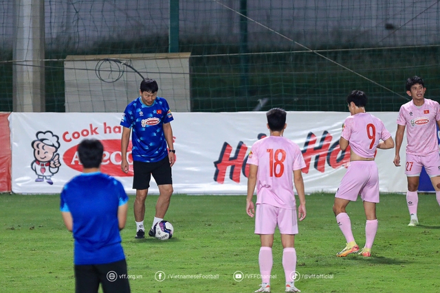 Tiền vệ Châu Ngọc Quang: “Khi tập luyện hay thi đấu, tôi đều cố gắng thể hiện hết khả năng” - Ảnh 3.