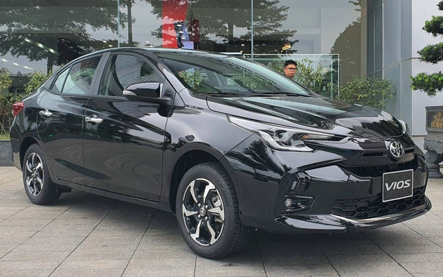 Nhà nước đã hỗ trợ phí trước bạ, loạt xe Toyota vẫn bán kèm ưu đãi: Giá Vios đang ở mức rất hấp dẫn - Ảnh 1.