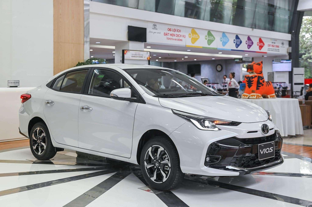 Nhà nước đã hỗ trợ phí trước bạ, loạt xe Toyota vẫn bán kèm ưu đãi: Giá Vios đang ở mức rất hấp dẫn - Ảnh 2.