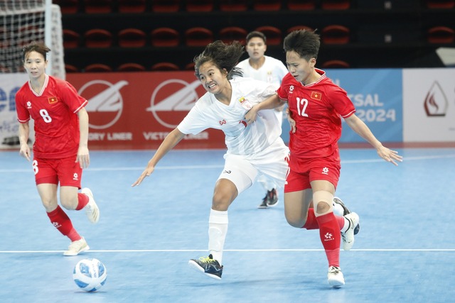 TRỰC TIẾP Việt Nam 4-0 Indonesia: Tuyển Việt Nam tạo ra "cơn mưa bàn thắng" - Ảnh 6.