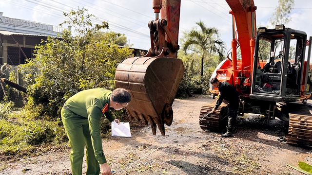 Tấn công làm 4 cảnh sát bị thương, Lê Văn Điền và nhiều người khác bị bắt - Ảnh 3.