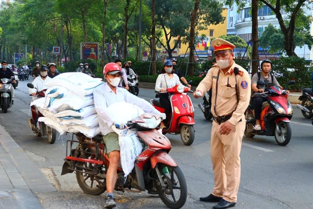 Hà Nội: 10 tổ công tác đặc biệt xử lý hàng loạt hành vi 'làm ảo thuật' với biển số xe ô tô, xe máy - Ảnh 2.