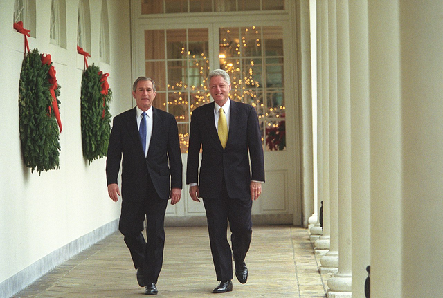 Quà chia tay ông Biden dành cho ông Trump: Những quy định "nửa đêm" và ví von nước Mỹ nên trở thành Úc - Ảnh 1.