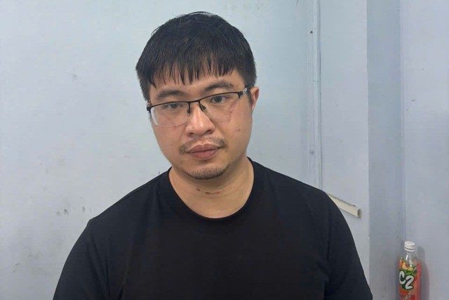 Choáng ngợp với hàng trăm kg vàng, USD và dàn siêu xe của TikToker Phó Đức Nam - Ảnh 1.