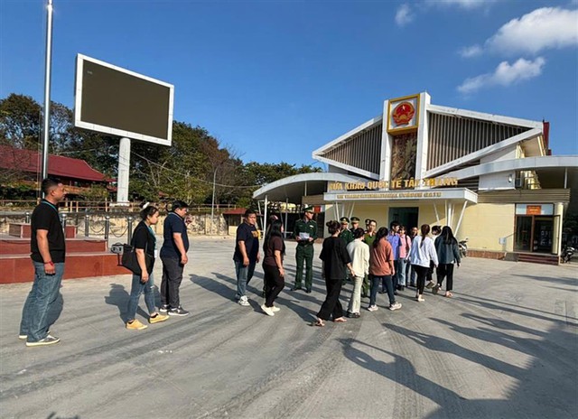 Đường dây bóc lột tình dục phụ nữ Việt ở Lào: Thủ đoạn của 'nữ quái' khiến thiếu nữ 15 tuổi sập bẫy - Ảnh 2.