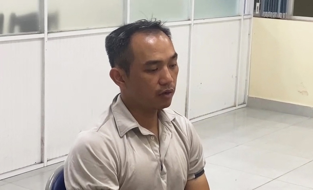 Người đ&agrave;n &ocirc;ng đ&aacute;nh d&atilde; man c&ocirc; g&aacute;i giữa phố TP.HCM: "T&ocirc;i c&oacute; nhiều &aacute;p lực cuộc sống, vợ bỏ đi, bố mẹ từ mặt" - Ảnh 1.