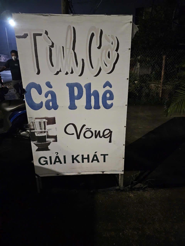 Ập vào quán cafe Tình cờ, công an phát hiện bí mật đang sợ của chủ quán và khách nam - Ảnh 1.