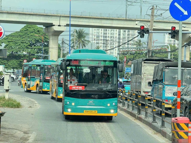 150 chiếc xe "sang xịn" đã lăn bánh, giúp kết nối tuyến metro 43.000 tỷ đồng, đắt và dài nhất Việt Nam - Ảnh 3.