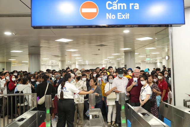 Cận cảnh dàn xe "sang xịn" bắt đầu kết nối tuyến metro dài và đắt nhất Việt Nam vào hôm nay - Ảnh 3.