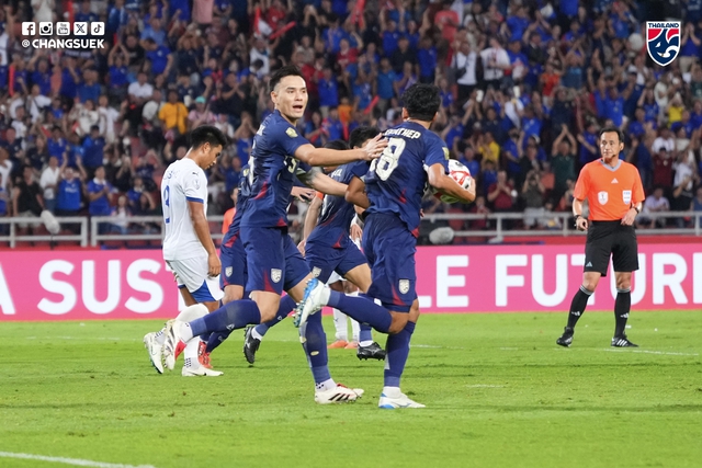 TRỰC TIẾP Thái Lan 3-1 Philippines: Thái Lan dẫn bàn nghẹt thở trong hiệp phụ - Ảnh 9.