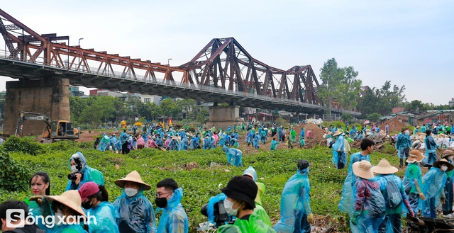 Chàng trai bỏ việc lương khá để dầm mình dưới sông dọn rác, sợ hãi khi bị kim tiêm đâm thẳng vào đùi - Ảnh 5.