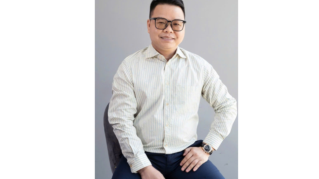 Choáng ngợp với hàng trăm kg vàng, USD và dàn siêu xe của TikToker Phó Đức Nam - Ảnh 2.