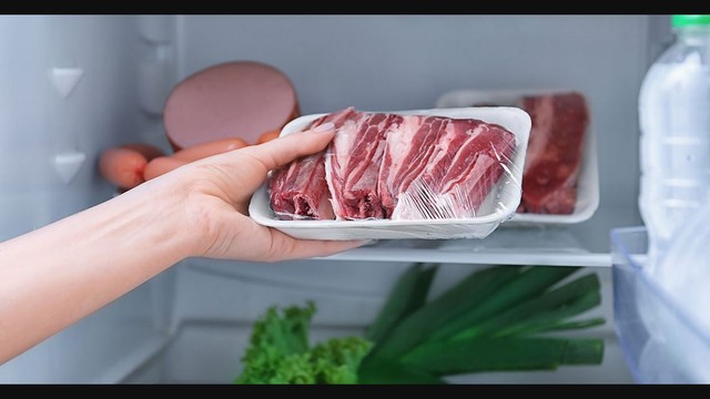 Sai lầm khi bảo quản thịt lợn khiến thịt dễ nhiễm khuẩn, tăng nguy cơ ngộ độc: Ai cũng nên biết để tránh- Ảnh 1.