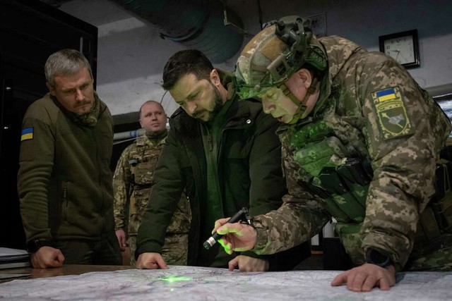 Quân Nga tràn vào Avdiivka: Ukraine lui binh hàng loạt, tân Tổng tư lệnh khẩn cấp điều quân dự bị- Ảnh 3.