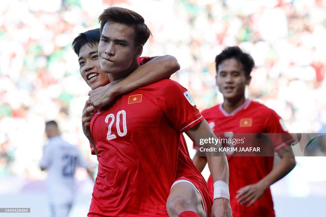 HLV Kim Sang-sik gạch tên Văn Toàn và 3 cầu thủ khác, chốt danh sách tuyển Việt Nam đấu Iraq- Ảnh 2.