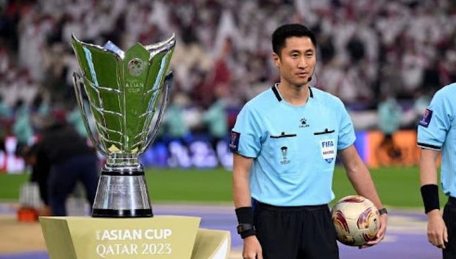 Trọng tài Trung Quốc gây tranh cãi ở CK Asian Cup 2023: Từng rút 1121 thẻ vàng, 70 thẻ đỏ trong sự nghiệp- Ảnh 1.
