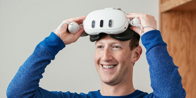 'Sờ tận tay, day tận trán' kính Vision Pro của Apple, ông trùm Facebook Mark Zuckerberg nói gì?- Ảnh 1.
