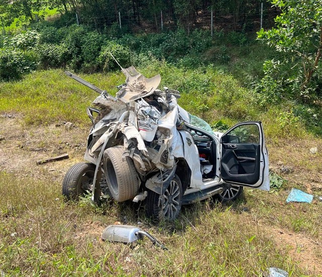 23 giây toàn cảnh vụ tai nạn thảm khốc ở cao tốc Cam Lộ - La Sơn, 2 mẹ con tử vong- Ảnh 1.
