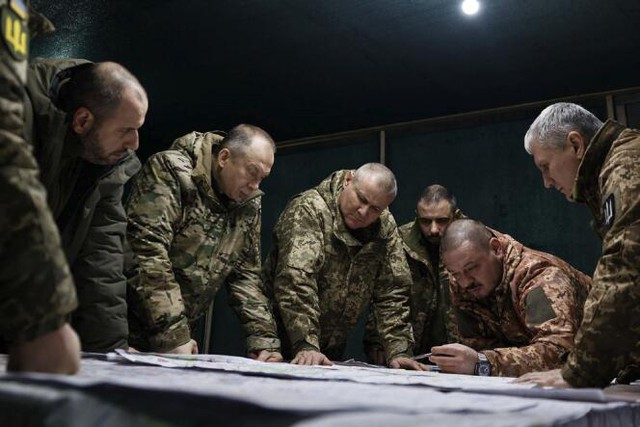 Vừa nhậm chức, tổng tư lệnh Ukraine ra mệnh lệnh đầu tiên: Rút quân! - Hé lộ lý do Avdiivka thất thủ- Ảnh 1.