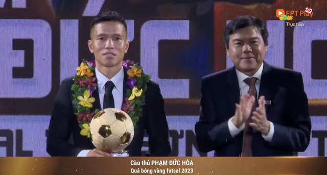 Trao giải bóng đá Việt Nam 2023: Hoàng Đức giành Quả bóng vàng; trò cưng HLV Troussier được vinh danh- Ảnh 7.