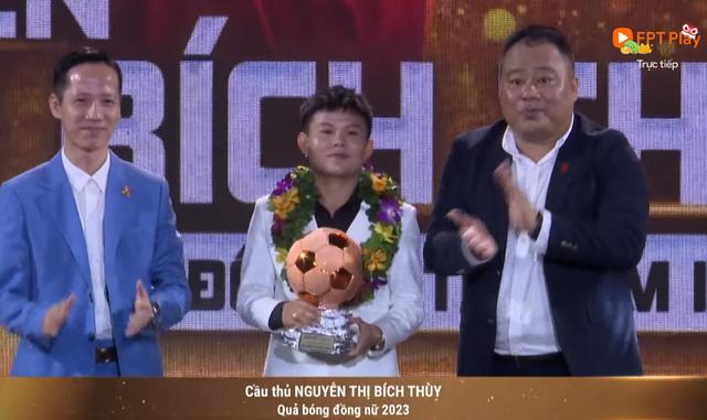 Trao giải bóng đá Việt Nam 2023: Hoàng Đức giành Quả bóng vàng; trò cưng HLV Troussier được vinh danh- Ảnh 6.