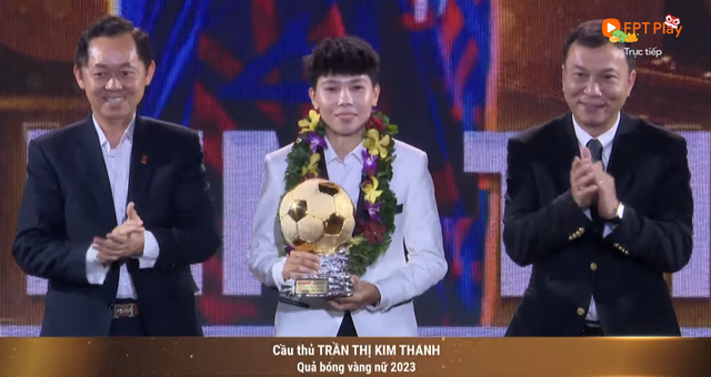 Trao giải bóng đá Việt Nam 2023: Hoàng Đức giành Quả bóng vàng; trò cưng HLV Troussier được vinh danh- Ảnh 4.