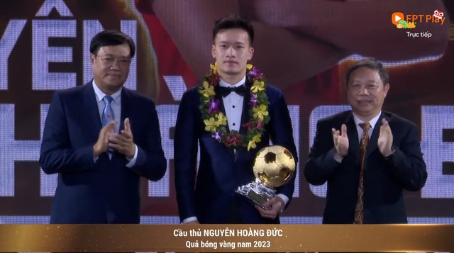 Trao giải bóng đá Việt Nam 2023: Hoàng Đức giành Quả bóng vàng; trò cưng HLV Troussier được vinh danh- Ảnh 1.