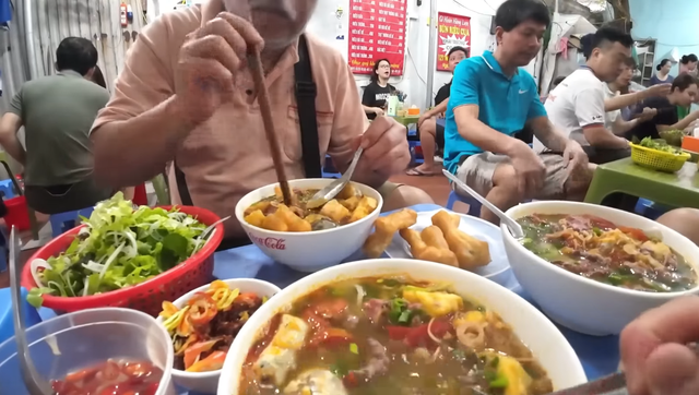 Bếp trưởng Nhật bị Bếp trưởng Nhật bị