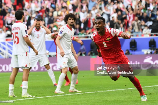 Kỳ phùng địch thủ của tuyển Việt Nam làm nên lịch sử, lần đầu lọt vào bán kết Asian Cup- Ảnh 2. Kỳ phùng địch thủ của tuyển Việt Nam làm nên lịch sử, lần đầu lọt vào bán kết Asian Cup- Ảnh 2.