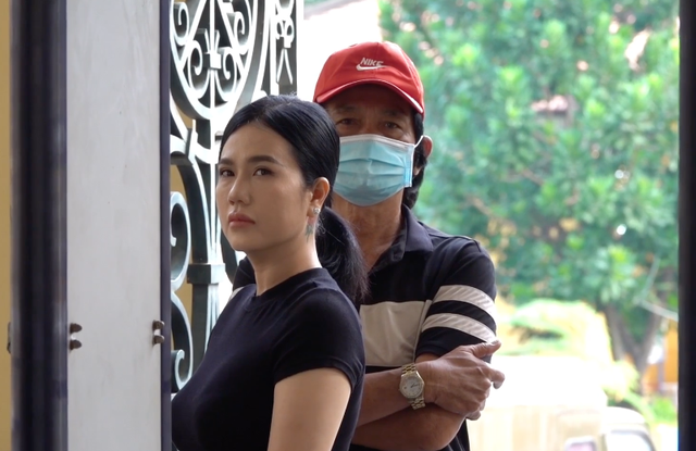 Phản ứng của bố Ngọc Trinh khi con được hưởng án treo, chiều nay sẽ đón con gái về nhà- Ảnh 1.