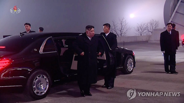 Bất chấp lệnh cấm quan trọng, ông Kim Jong Un vẫn có xe siêu sang: Mercedes, Maybach, Rolls-Royce đủ cả- Ảnh 4.
