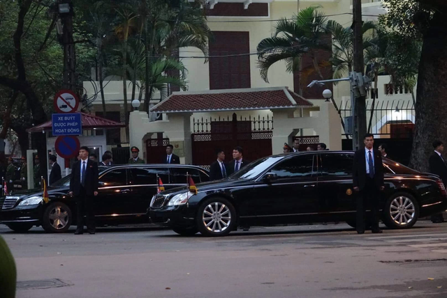 Bất chấp lệnh cấm quan trọng, ông Kim Jong Un vẫn có xe siêu sang: Mercedes, Maybach, Rolls-Royce đủ cả- Ảnh 5.