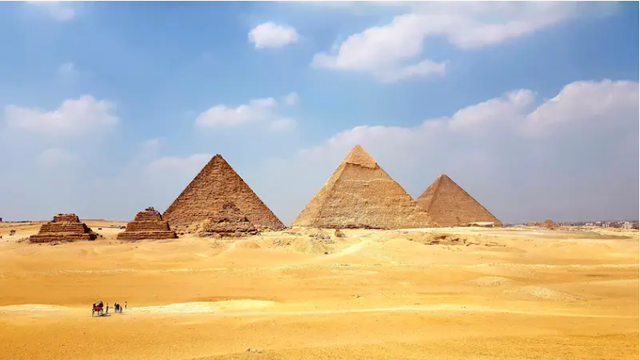 Bên trong kim tự tháp Ai Cập trông như thế nào? Du khách đúc kết 1 câu khiến ai cũng bất ngờ- Ảnh 1.